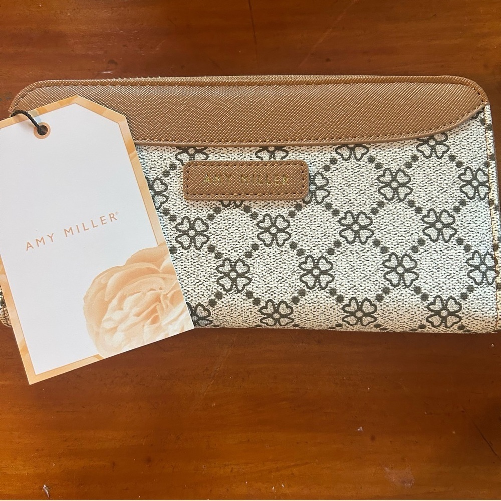 NWT Amy Miller Designer Signature Series Wallet